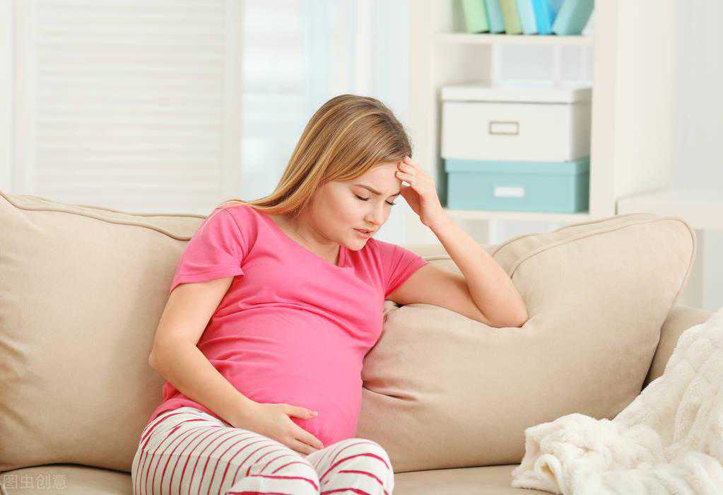 孕期睡觉姿势有讲究，不同阶段睡姿很重要，孕妈妈早知早受益